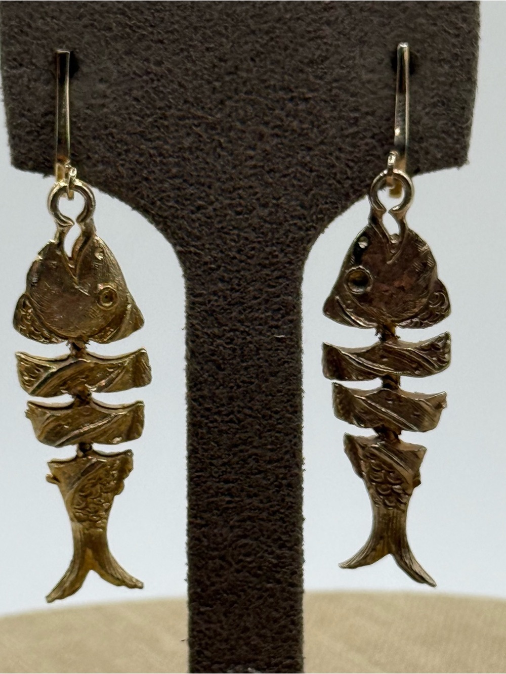 TRIFARI CROWN SIGNED VINTAGE ARTICULATED FISH DROP EARRINGS